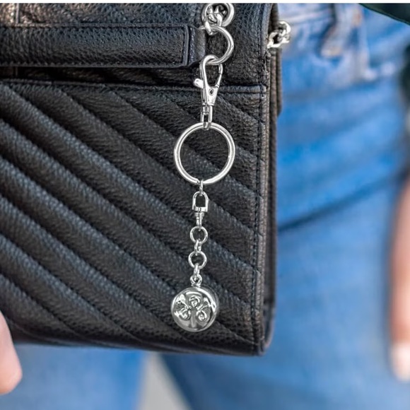 NIB Telus Invisaware Safety Keychain - Picture 11 of 12